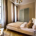 Vojtesska Apartment By Ruterra *