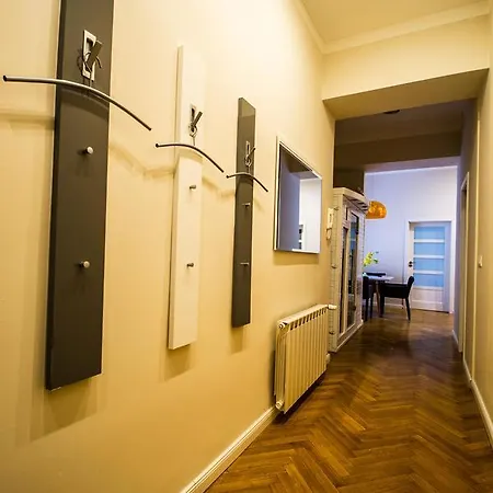 Vojtesska Apartment By Ruterra *