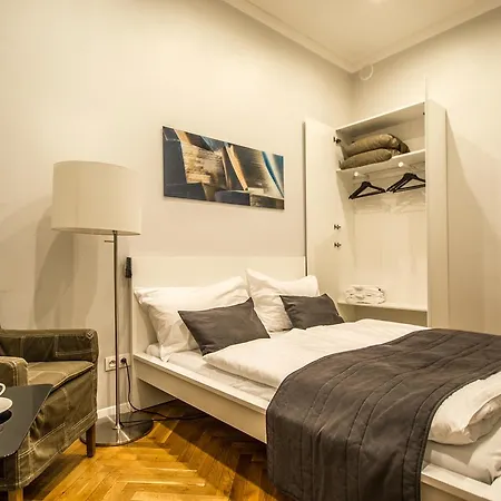 Vojtesska Apartment By Ruterra *