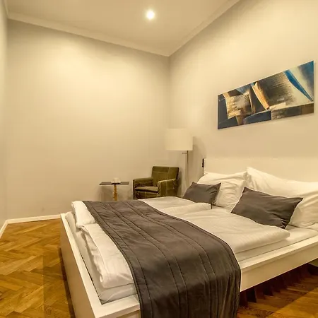 Vojtesska Apartment By Ruterra *